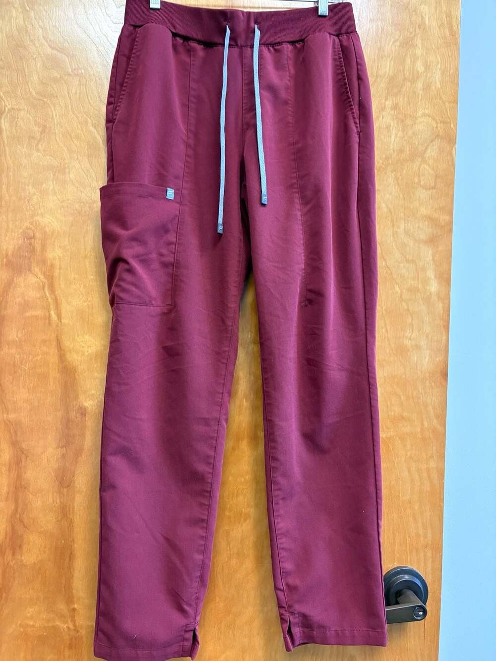 Fabletics Scrub Pants Size M Maroon Jogger Cargo Pockets